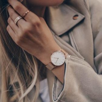 Op welke pols moet een vrouw een horloge dragen?  – Montret